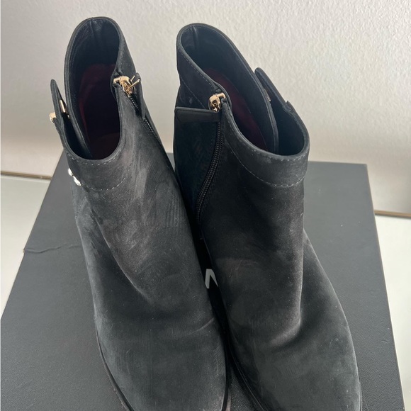 CHANEL Black Nubuck Leather Short Boots with GOLDTONE CC - Picture 11 of 11